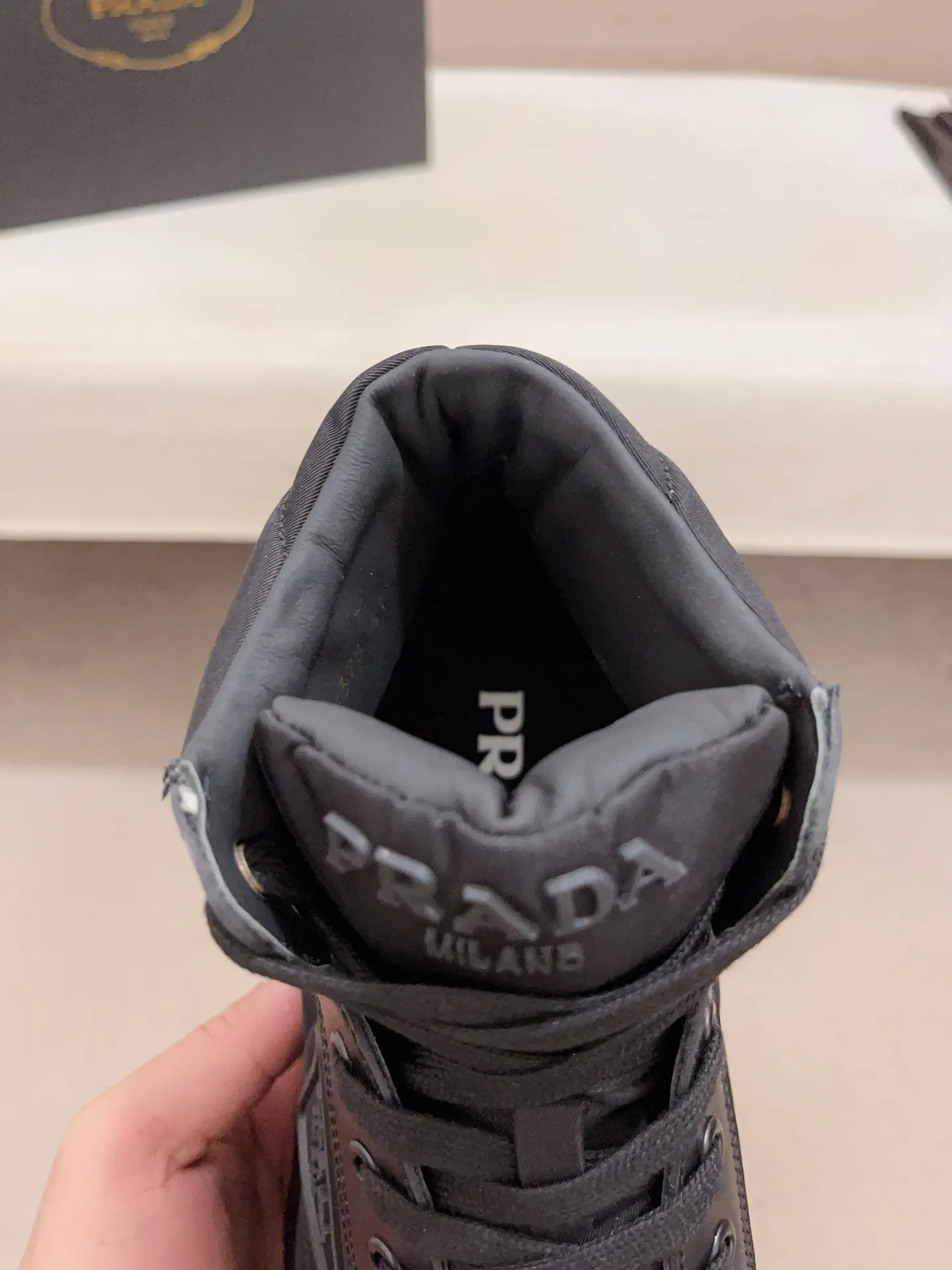 Men's shoes 💰 660💰 ✔️✔️✔️Top version High-quality new PRADA counters are launched simultaneously, new men's shoes, 😘fabrics are selected from first-layer cowhide and waterproof fabrics. Lining: Imported cowhide leather lining. 👍🏿High-end☄️Open-molded non-slip rubber outsole, exquisite lines, simple and elegant, comfortable and high-end for leisure travel. Number of yards: 38 to 44. Can be customized 45-46 non-returnable